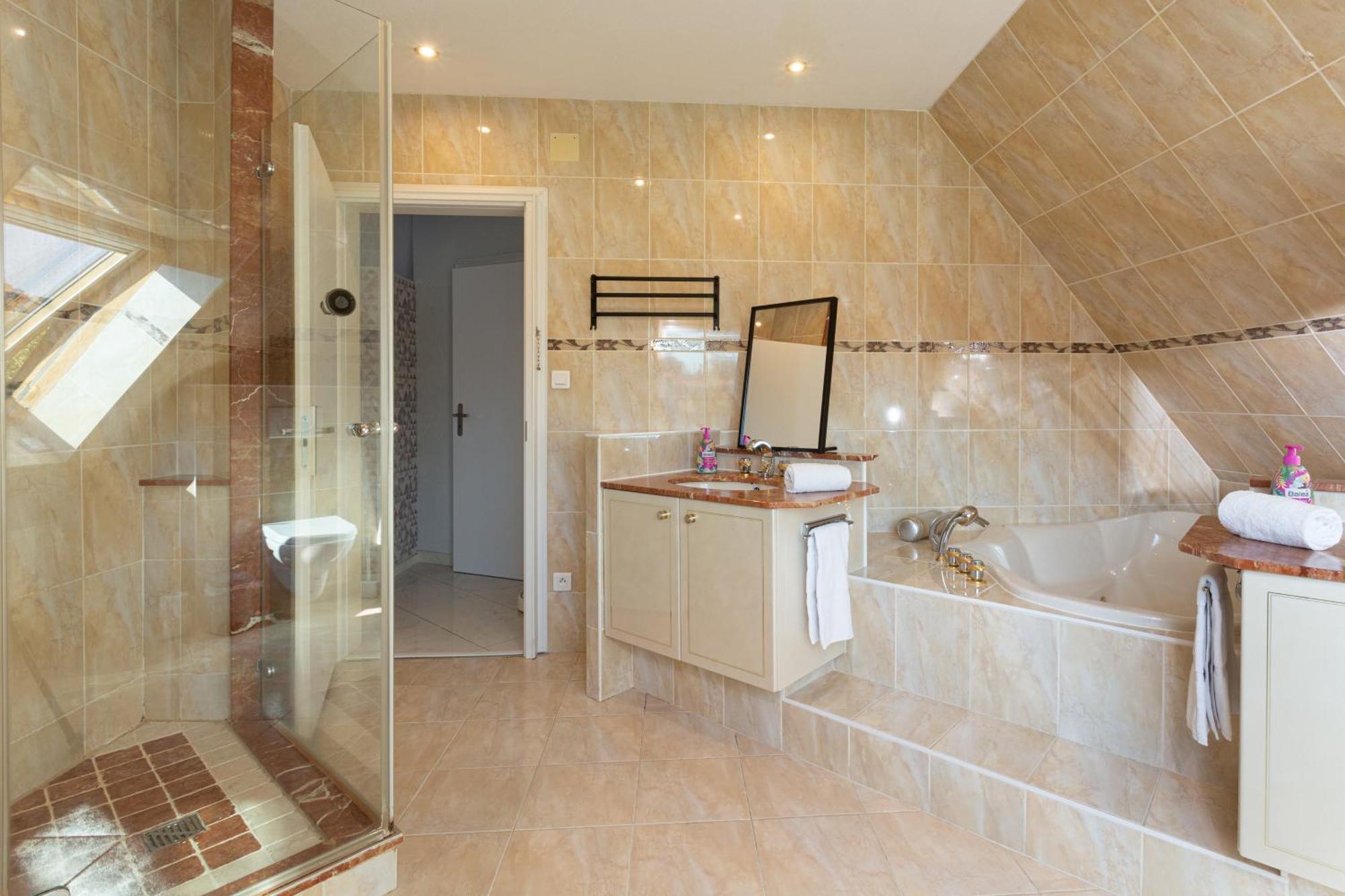 Gites Spa Strasbourg - Villa Ours - Spa Prive, Sauna, Borne D'Arcade, Babyfoot Ittenheim 외부 사진