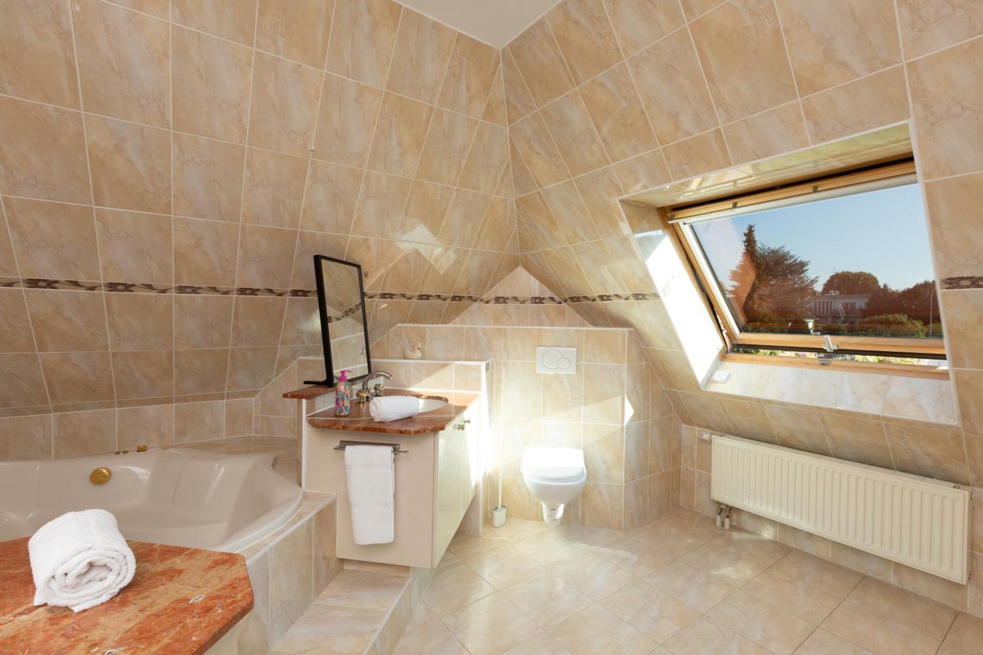 Gites Spa Strasbourg - Villa Ours - Spa Prive, Sauna, Borne D'Arcade, Babyfoot Ittenheim 외부 사진